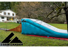 Charger l&#39;image dans la galerie, Loam Lander side view in front yard
